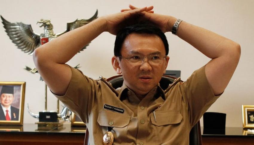 89ahok santai.jpg